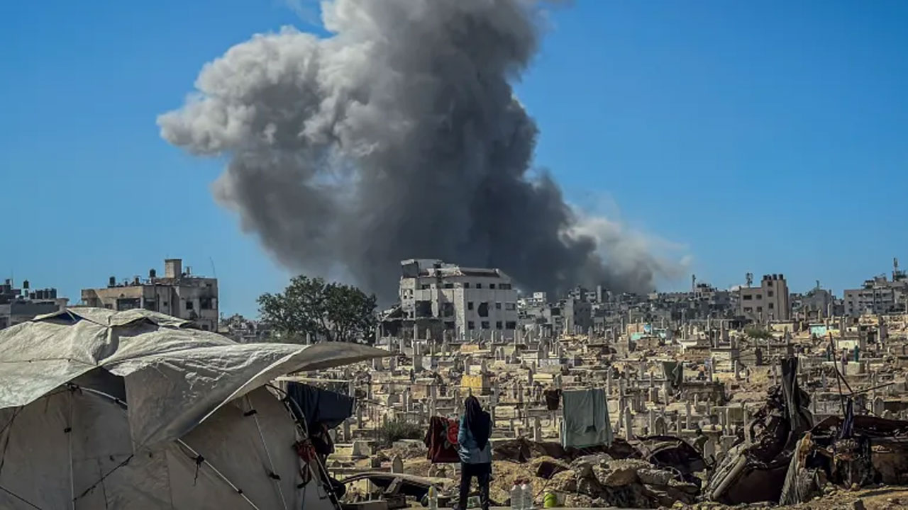 গাজায় একের পর এক প্রাণঘাতী হামলা, যুদ্ধবিরতি মানছে না ইসরায়েল